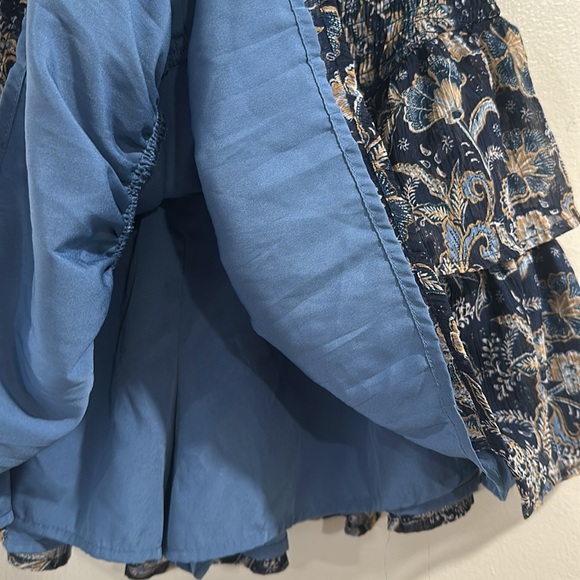 Ruffle Shorts with Elastic waistband - Picture 3 of 4